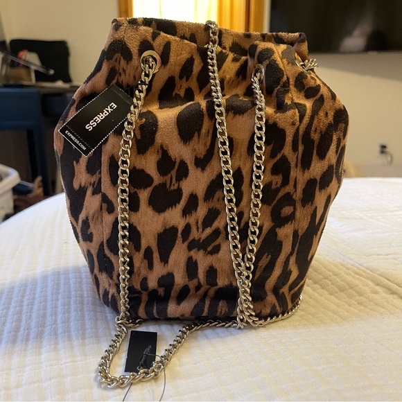 Leopard print drawstring bucket bag NWT - Picture 1 of 3